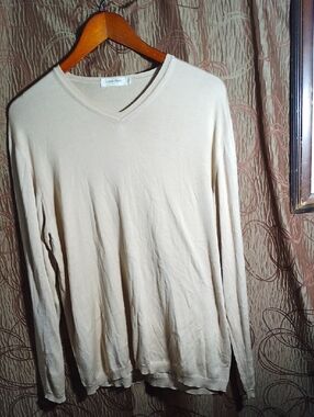 Calvin Klein Men's V-Neck Silk Sweater in Light Tan